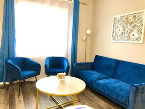 TV - Cozy 2 Bedroom Suite in Perfect Location (Orlando)