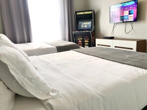 4 dormitorios, espacio para trabajar con un portátil, cunas gratuitas