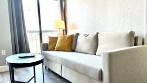 Living area - E1706 - 2 Suite Condo Near Universal With Pool (Orlando)
