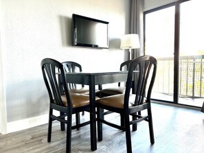 Dining - E1706 - 2 Suite Condo Near Universal With Pool (Orlando)