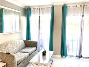 Departamento (2 Bedrooms) | Área de sala de estar | Televisión 
