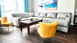 TV, fireplace - Modern Twist. Perfect Location. Heated Pool (Orlando)