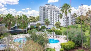 Outdoor pool - Amazing Views. 2 Suite Condo. Walk to Universal E3805 (Orlando)