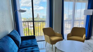 TV - Amazing Views. 2 Suite Condo. Walk to Universal E3805 (Orlando)