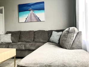 TV - Mid Century Modern Penthouse Resort Condo (Orlando)