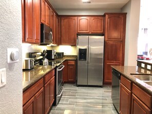 Dishwasher, cookware/dishes/utensils, paper towels - Updated Large Condo in the Best Location. Heated Pool. Free Parking (Orlando)