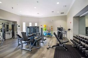 Fitness facility - Updated Large Condo in the Best Location. Heated Pool. Free Parking (Orlando)
