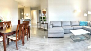 Interior - Large Penthouse: 7 Beds, Luxury Resort, Heated Pool (Orlando)