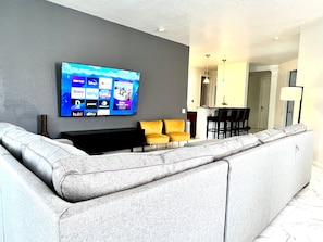 TV, fireplace - Large Beautiful Condo. Perfect Location. Heated Pool (Orlando)