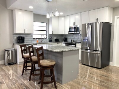 Newly Remodeled. Mid Century Modern House With Pool. Beautiful