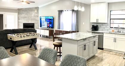 Newly Remodeled. Mid Century Modern House With Pool. Beautiful