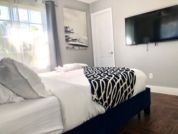 5 bedrooms, laptop workspace, free cots/infant beds, bed sheets