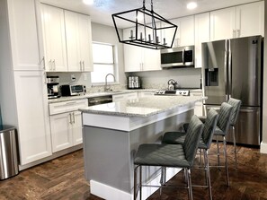 Private kitchen - Modern Florida Ranch Home 2 Miles From Universal (Orlando)
