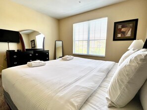 Room - Large Condo, Heated Pool, Gated Community. Near Universal/convention (Orlando)