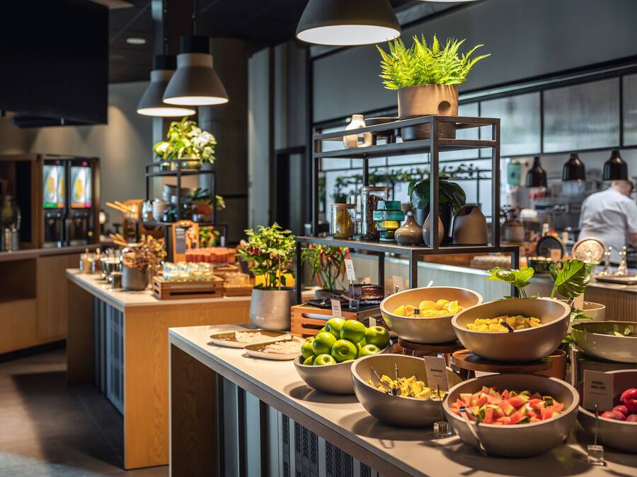 Free daily buffet breakfast