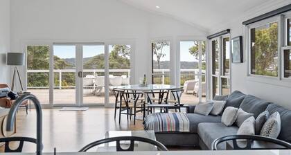 Getawayz NSW - 'Aarini Cottage' - 600m to stunning MacMasters Beach, Coastal Walks & Cafes
