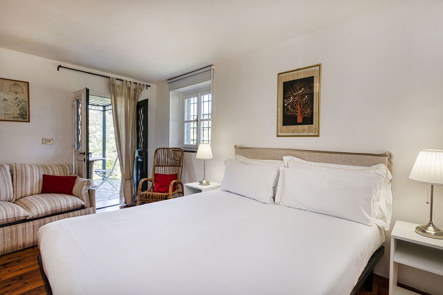 3 bedrooms, iron/ironing board, WiFi (free), bed sheets