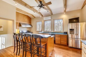 Frigorifero, microonde, piano cottura, lavastoviglie