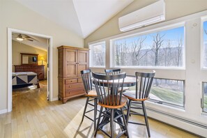Dining - Top Star Fabulous 7-bedroom house in the heart of Killington with AC and a private hot tub. The Killington golf course and Green Mountain National Golf Course are just a few minutes from this location. (Killington)