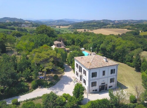 Historical end country villa with swimming pool near the sea