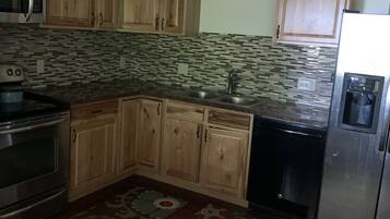 冰箱、微波炉、烤箱、炉灶