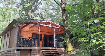 THE CABIN IN AN IDYLLIC SETTING IN THE HEART OF NATURE