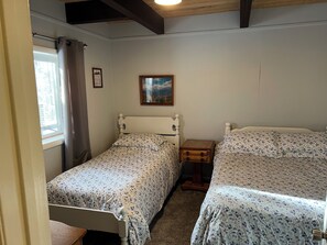 2 bedrooms, travel cot, free WiFi, bed sheets