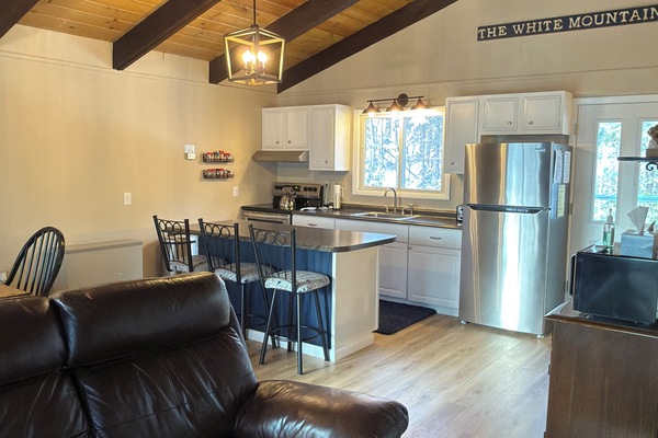 Smart-TV, DVD-spiller, bøker og filmbibliotek