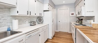 3 bed/3 bath Exceptional Townhouse on Golf Course
