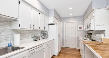 3 bed/3 bath Exceptional Townhouse on Golf Course