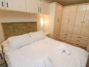 Cottage | 2 bedrooms, individually decorated, individually furnished, free WiFi