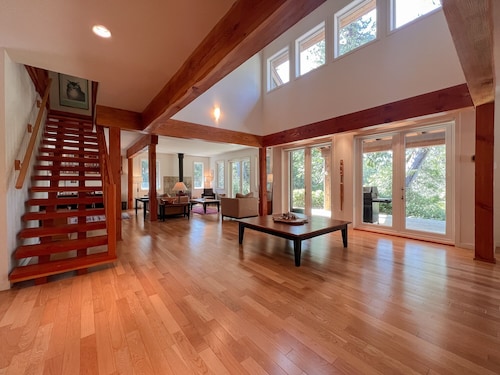 Jensen's Bay Getaway - Inlet front beach!