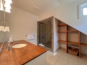 Bathtub, hair dryer, towels