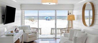 Beachfront Oasis - Gulf-Front Renovated 2-BDRM Townhome, End Unit