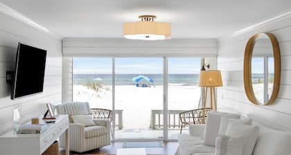 Beachfront Oasis - Gulf-Front Renovated 2-BDRM Townhome, End Unit