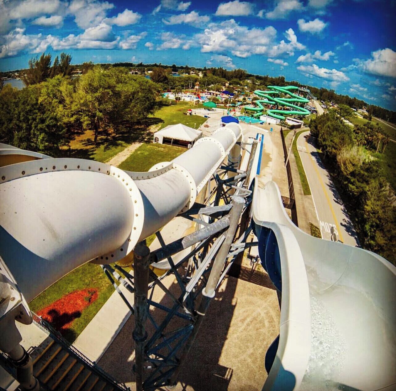 A water park with a large water slide and a view of the surrounding area.