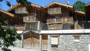 Unclassified image, 5 of 30, button - Chalet, 250m from ski lifts, view mountain, terrace, fireplace or stove, tv, ski locker, 125m² (Saint-Martin-de-Belleville)