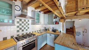 Unclassified image, 4 of 30, button - Chalet, 250m from ski lifts, view mountain, terrace, fireplace or stove, tv, ski locker, 125m² (Saint-Martin-de-Belleville)