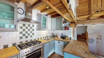 Geladeira, micro-ondas, fogão, lava-louças