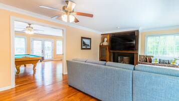 Smart TV, tenis de mesa y libros