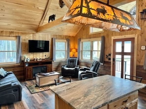 Smart TV, fireplace - New Cabin in Eustis.Mtn, River & Dam Views (Eustis)