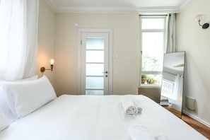 3 bedrooms, desk, free WiFi, bed sheets