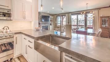 Frigorífic, microones, forn i placa de cuina