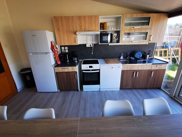 Frigorífic, microones, forn i placa de cuina