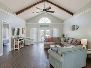 Smart TV, video games - Sunglow Bungalow | Beach Access, Game Room! (Pensacola Beach)