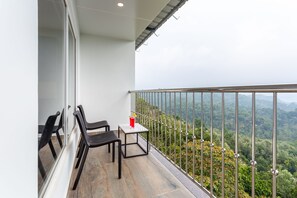 Terrace/patio - Ramee Wolkenburg Resort and Spa Munnar (Devikolam)