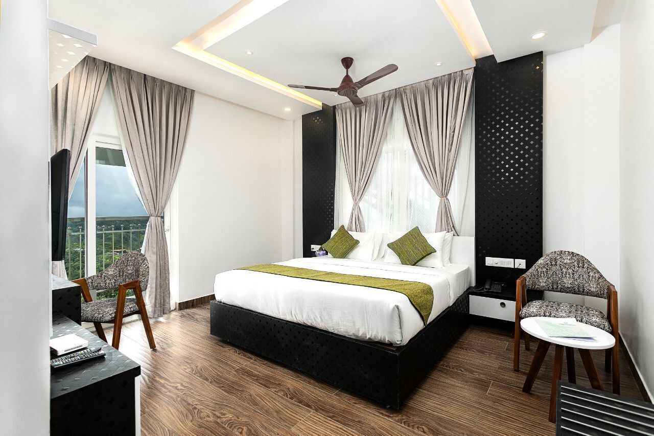 Premium bedding, minibar, in-room safe, blackout drapes