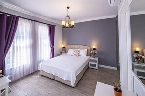 Habitación doble Elite, vista al jardín | Escritorio, cortinas blackout, wifi gratis y ropa de cama