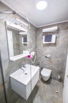 Comfort Room | Desk, blackout drapes, free WiFi, bed sheets