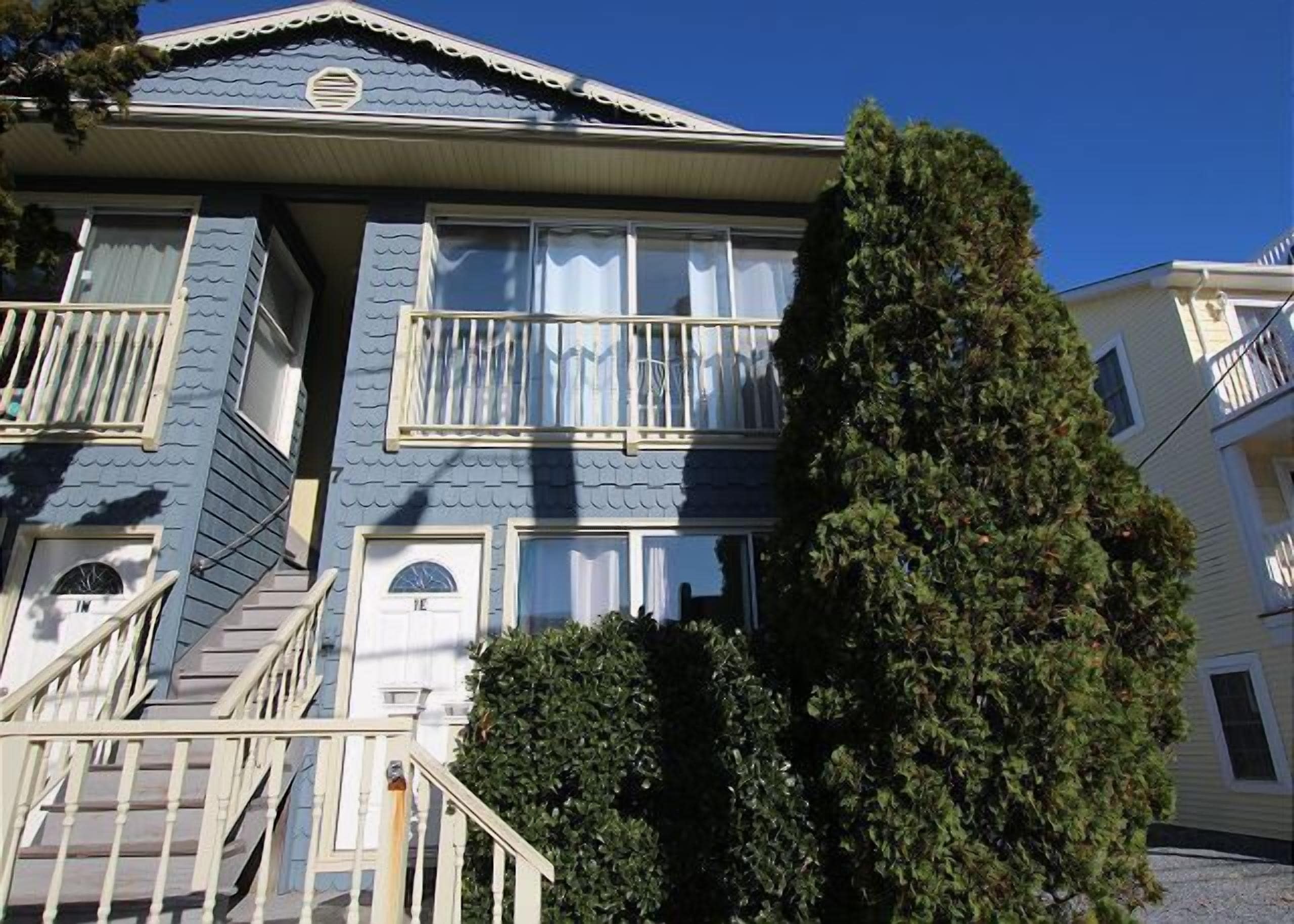 Ocean Block Aparment steps from the beach in North Rehoboth